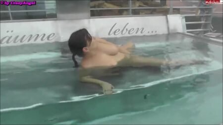 CrazyAngel - Fotze im Whirlpool abgefickt