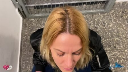 Miley-Weasel - Sexy Blondine Ferngesteuert Beim Shopping