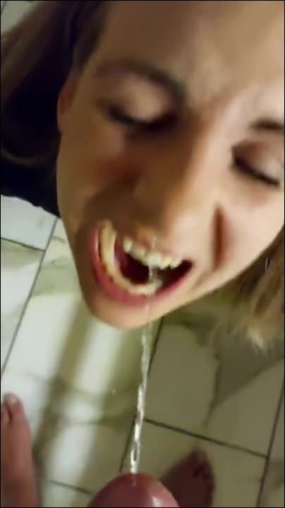 SexyMilfDiana - Sekt gefällig - Golden shower