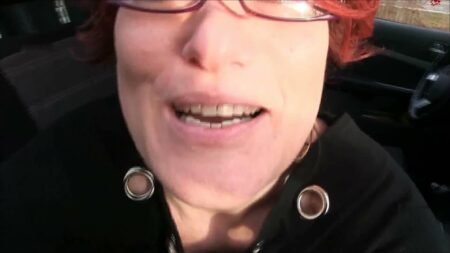 Popp-Sylvie - Spontaner Blowjob am Parkplatz