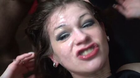 saskia-farell - Sperma Schlampe anal genommen