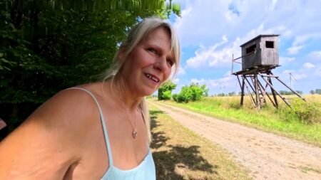 SweetSusiNRW - Wichser auf der Bank entleert