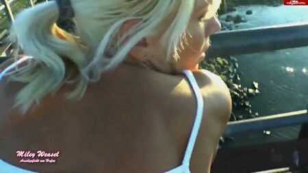 Miley-Weasel - PUBLIC Arschfick statt Frühsport