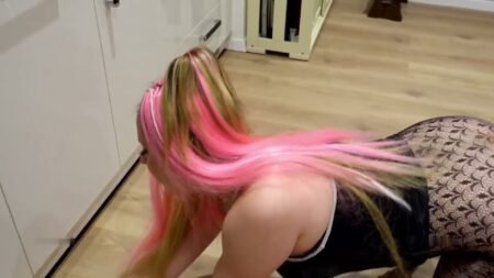 Maria-Gail - OMG - Da ging ich zu weit - Stiefpappa versohlt mir den Arsch wegen Pissspiele