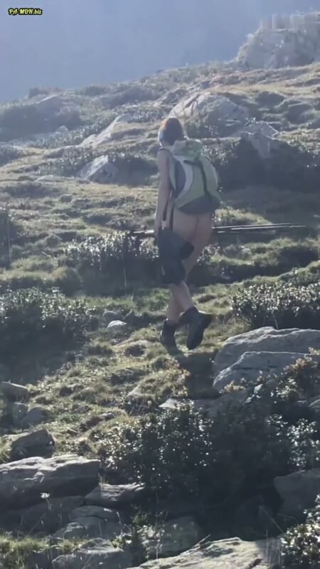 EnjoyMary - Nacktwandern in den Alpen