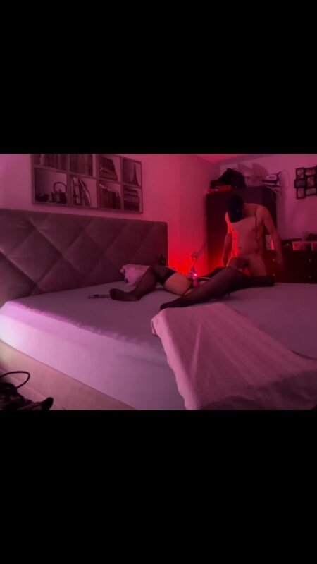 BadXhabit - Ihr Mann ist geschäftlich verreist und seine Frau hat keine Zeit verschwendet und die Nachbarin angerufen