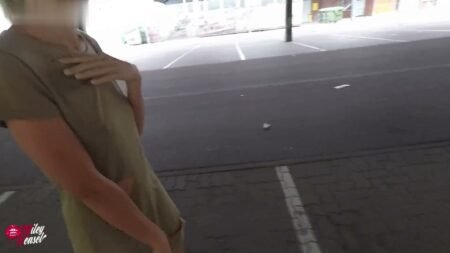 Miley-Weasel - Dreist - Fremder Typ fickt mich Public in den Arsch