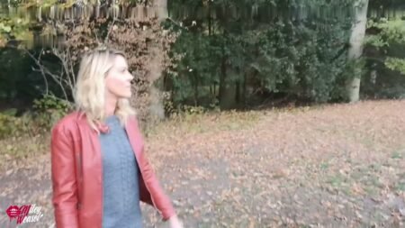 Miley-Weasel - WOW - Versaute Schlampe - Arschfick im Park