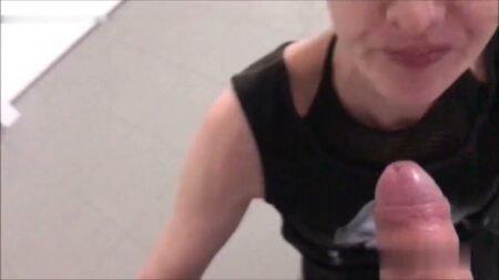 Leo-SecretLove - Public im Einkaufscenter abgeblasen und es mir selbst besorgt