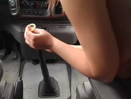 TittenzumAnfassen - Mit dem Schalthebel gefickt