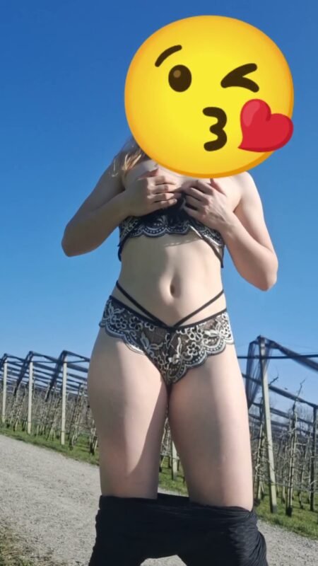 Swissapple - Outdoor strip in der Sonne