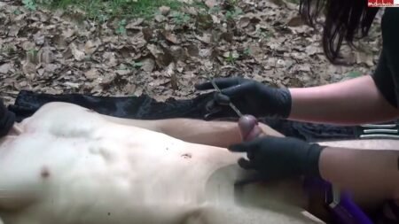 FetishWorld - Dilatator im Jungsklaven Schwanz