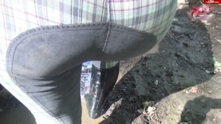 FetishWorld - ER wichst mir auf den Reithosen ARSCH