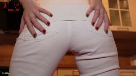 Bikergirl_97 - Perverses Selbstanpissen in Weißer Jeans Und Weißem Top Eskaliert