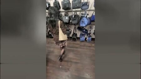 TV_Helena_Kimberly - Peniskäfig und Remote Dildo im Arsch - So wird shoppen richtig schwer