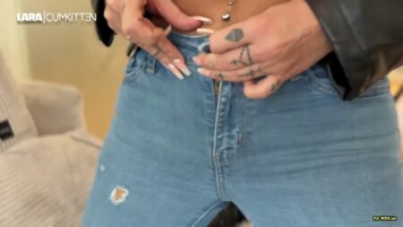 Lara-CumKitten - Versaute JEANS und STIEFEL Schlampe - Dreckig ZERFICKT und VOLLGESPRITZT