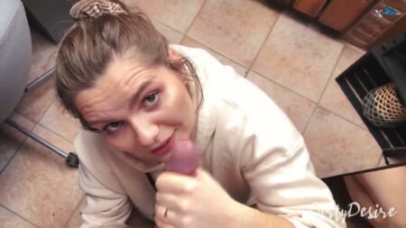 Dirty_Desire - Sie lächelt während mein Sperma in ihren Mund spritzt