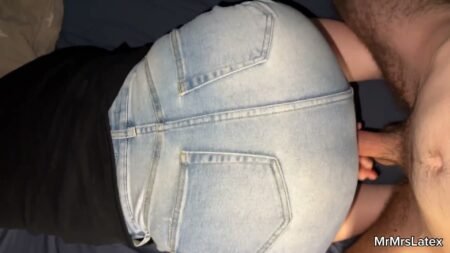 MrMrsLatex - Fick meine feuchte Muschi im geilen engen Mini Jeans Rock