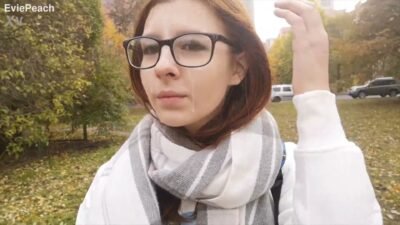 EvieDavis - Mit Sperma im Gesicht laufen