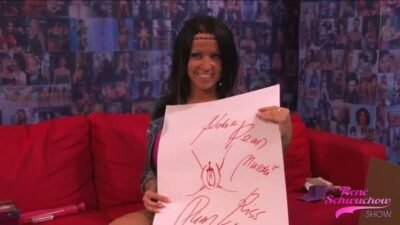 DRSS-Unzensiert - Katie Pears zeigt ihre Pussy