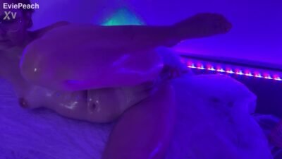 EvieDavis - Geölte Analmasturbation