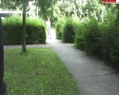 Bettyxxx - Quickie mit Latexnutte - Vor Leuten besamt