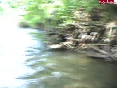 BLONDES-TEUFELCHEN - Die geile Fluss-Nymphe