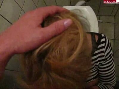 gangstabitch - In einem Kneipenklo habe ich geblasen gewichst gepoppt