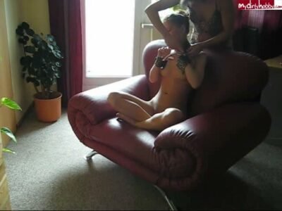 Hot-SteffiXS - Mit Halsband gefingert