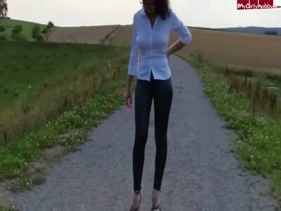 Jakinda - Leggings und High Heels