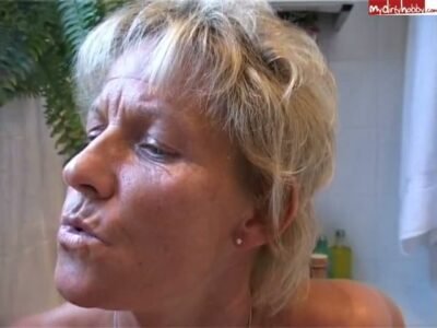 GeilePflaumeIris - Zigarette auspissen