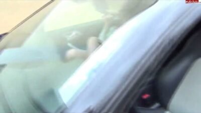 Sexy-Nadine - Monsterdildo im Auto und Spanner