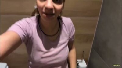 Mila-Hase - Spontanes Handy Video - Mega Public, ich BESORGE es mir bei der Arbeit auf der Toilette