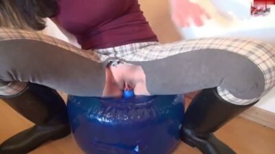 FetishWorld - Reitkissen mit Reitstiefeln Reithose abgeritten