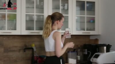 Bikergirl_97 - Bikergirl´s Booty Special Workout mit BBC Dildo