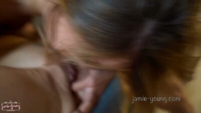 Jamie-Young - Intensiver Dreier mit Gina - Vier feuchte Löcher und riesiger Facial geschluckt