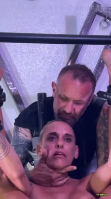 MissUngeniert - BDSM Fixiert - Schwere Nippelklemmen und Vaginale Klemmen und Brutales Spanking