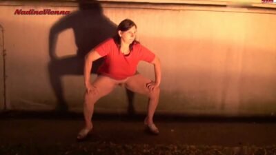 NadineVienna - Beim Kirchtag vor die Dorf-Kirche gepisst