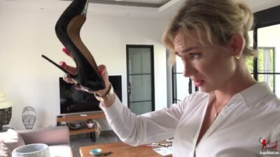 angel-the-dreamgirl - Er kommt in alle ihre Louboutin schuhe