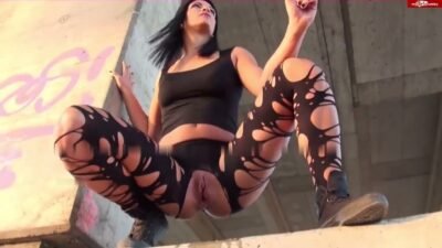 BlackSophie - Böses Mädchen macht Pipi