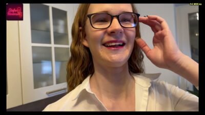 Stefan_Hartmann - Schlampe im Büro abgegriffen und zu Blowjob überredet - Volle Ladung auf die Büro Schlampe