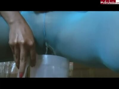 SEXY-DJANITA - Durch die Nylonstrumpfhose