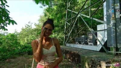 ChristyLey - Vom Fremdem zum Outdoor Fick überredet