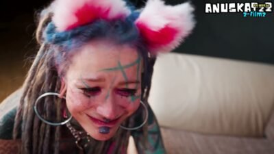 Anuskatzz - Domina catplay, domina spielt mit tätowierter cosplayer mit buttplug - MissFlora