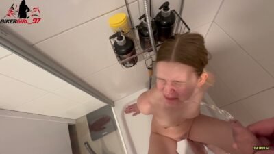Bikergirl_97 - OMG - Absolut tabu brechen - Zum ersten mal pinkeln versuchen