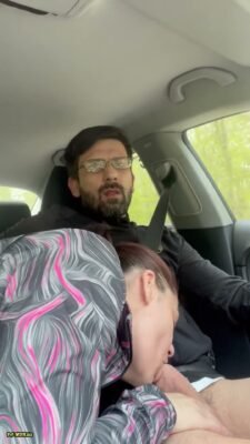 KingYordanov - Sie konnte es kaum erwarten - MILf blowjob und handjob während der fahrt